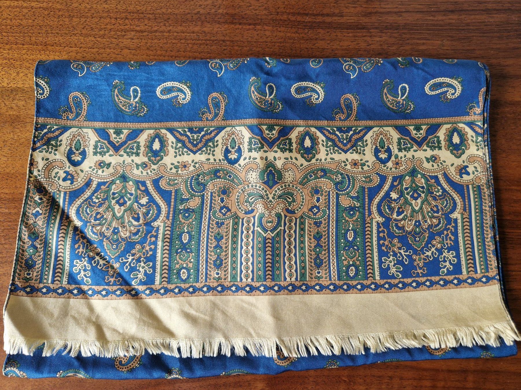 Sciarpe: Seidenschal blau mit Paisleymuster – Usato da Bern venduto da Antikbatik 5