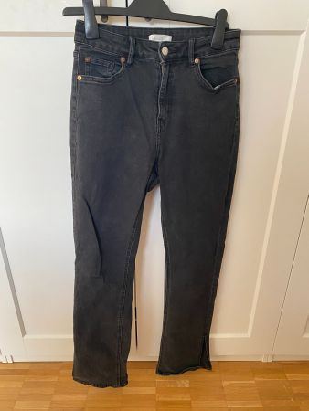 H&M Jeans dunkelgrau Gr. 42 (eng geschnitten)