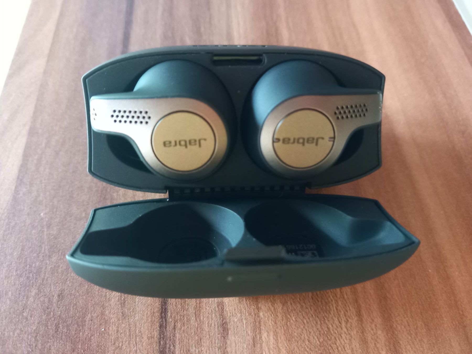 Jabra Kopfhörer: Jabra Evolve2 Buds inkl. USB-Dongle – Neu (gemäss Beschreibung) aus Wattenwil von hel_7kxz 1