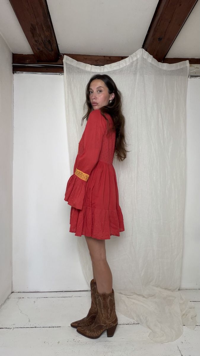 Vestiti: Red embroidered dress – Usato da Knonau venduto da Grapesvintage 1