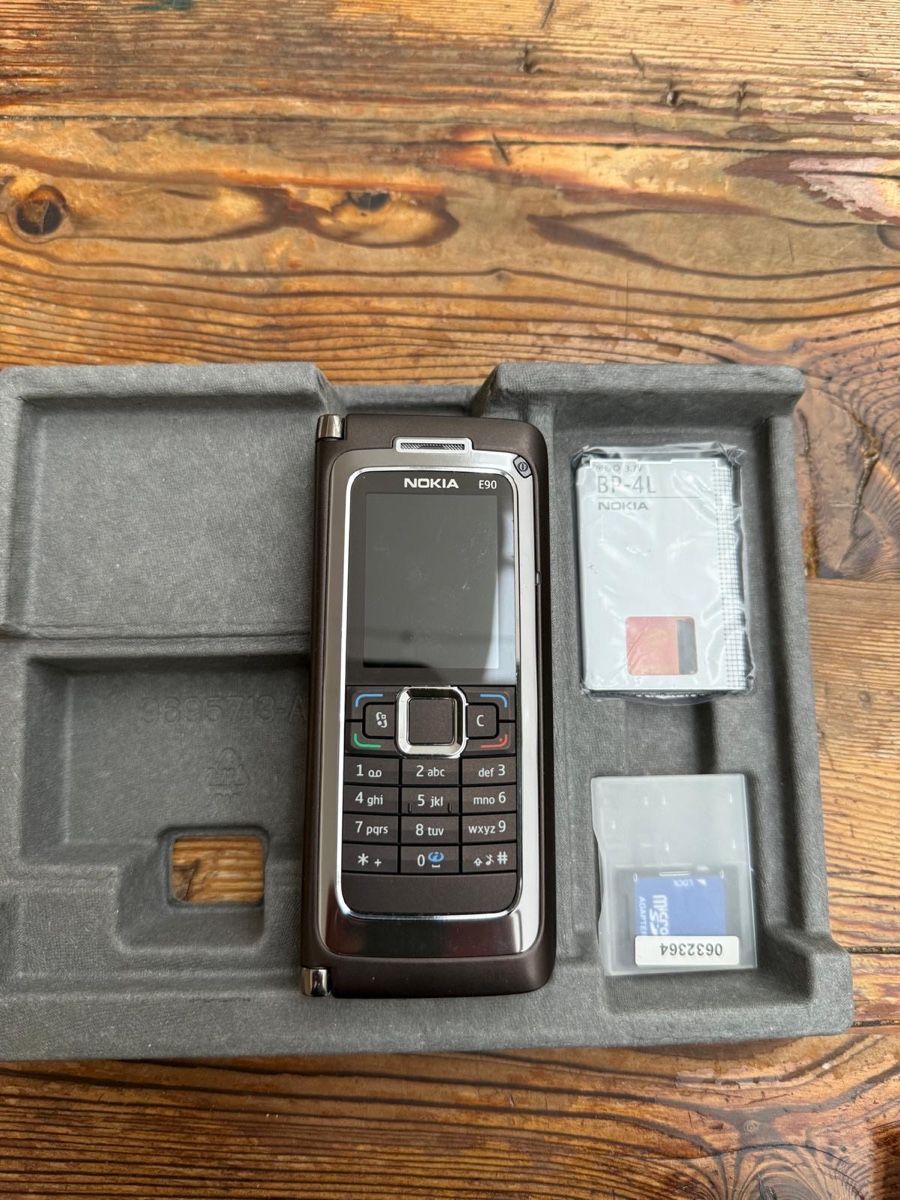 Nokia Handys / Smartphones: Nokia E90-1 Communicator – Neu (gemäss Beschreibung) aus Zürich von tat_szj2
