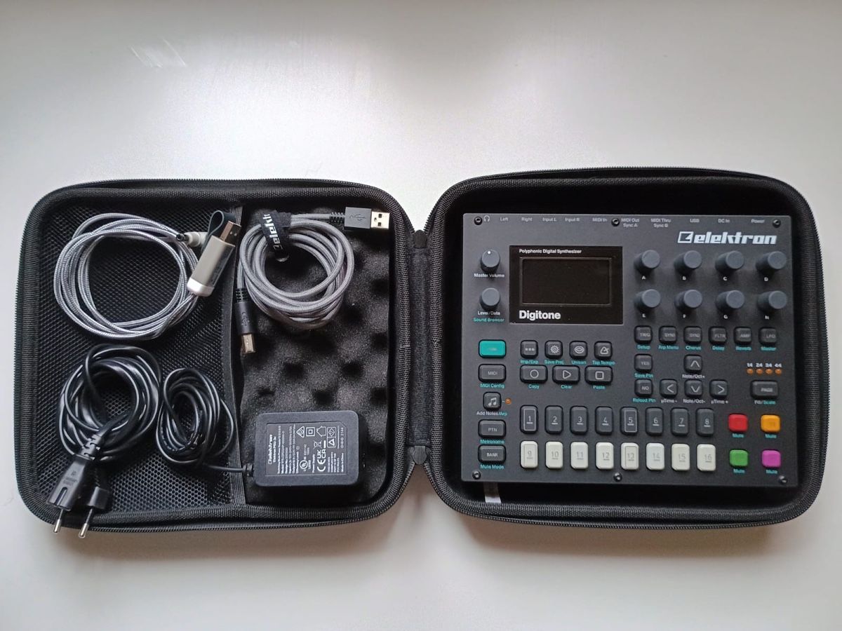 Elektron Strumenti musicali: Elektron Digitone + case and ripcord – Usato da Sils/Segl Maria venduto da DeFringues 1