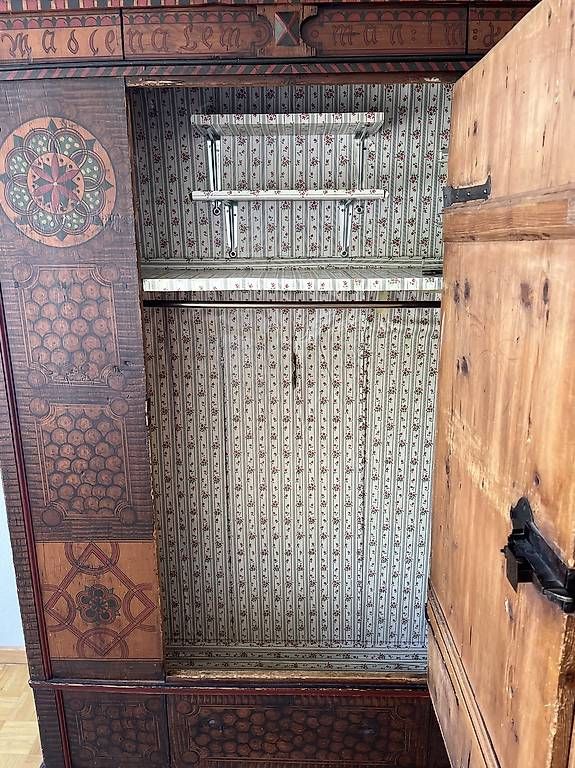 Armadi: Antiker Schrank – Usato da Basel venduto da flumir 1