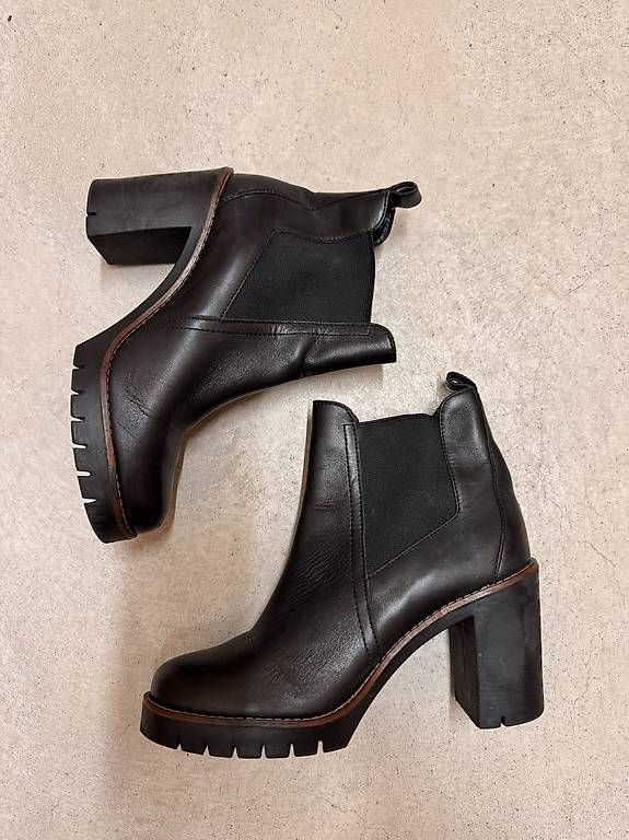 Scarpe da donna: Tommy Hilfiger Stiefeletten Gr. 39 – Usato da Liestal venduto da Schatzsucher90