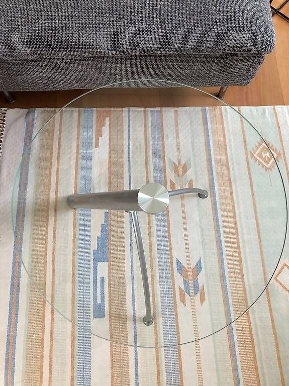 Tavoli: Designer-Beistelltisch mit Glasplatte – Usato da Dällikon venduto da Spili20 2