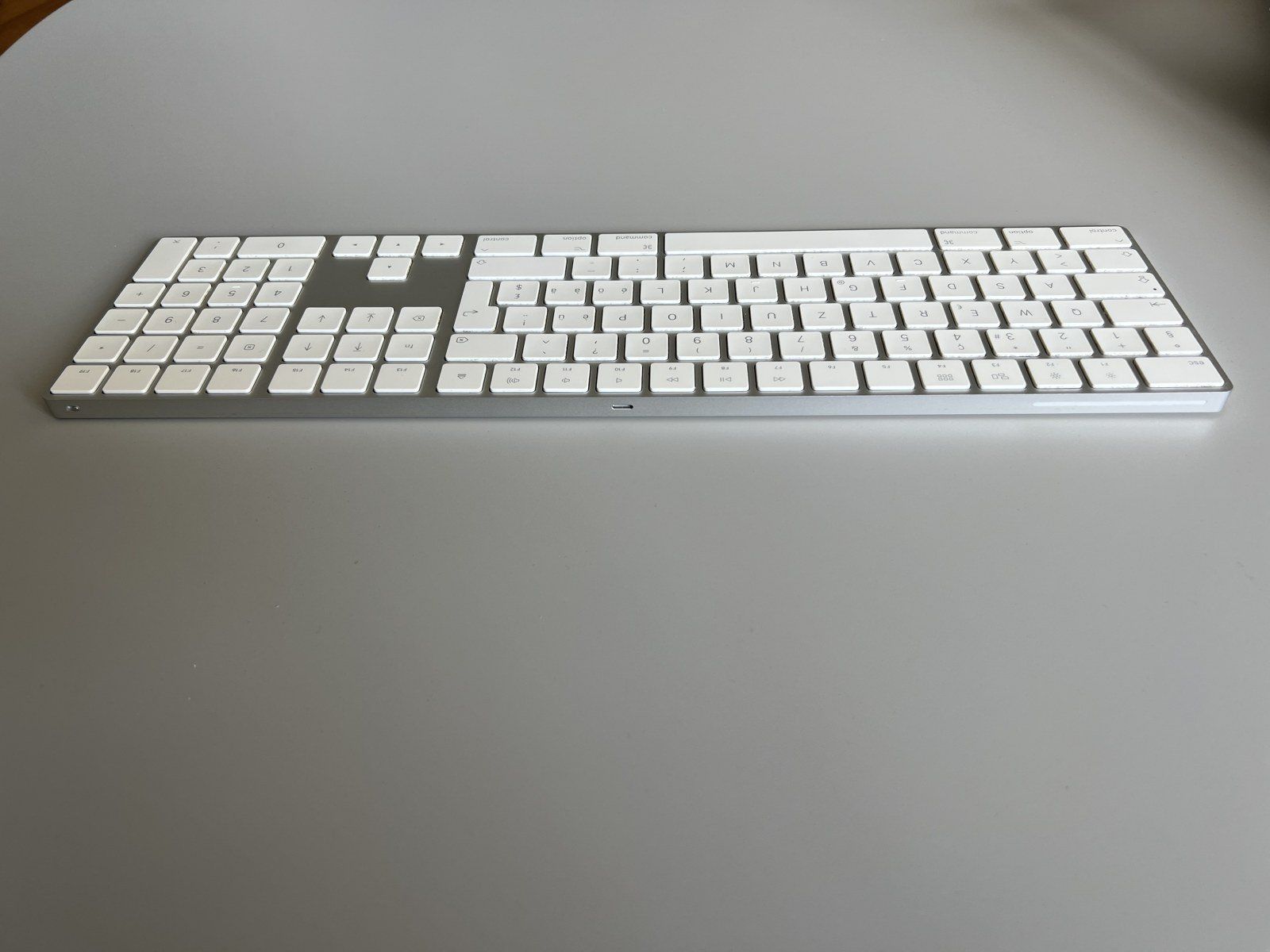 Apple Tastaturen: Apple Magic Keyboard mit Ziffernblock A1843 CH-Layout – Gebraucht aus Zürich von Kollege7 2