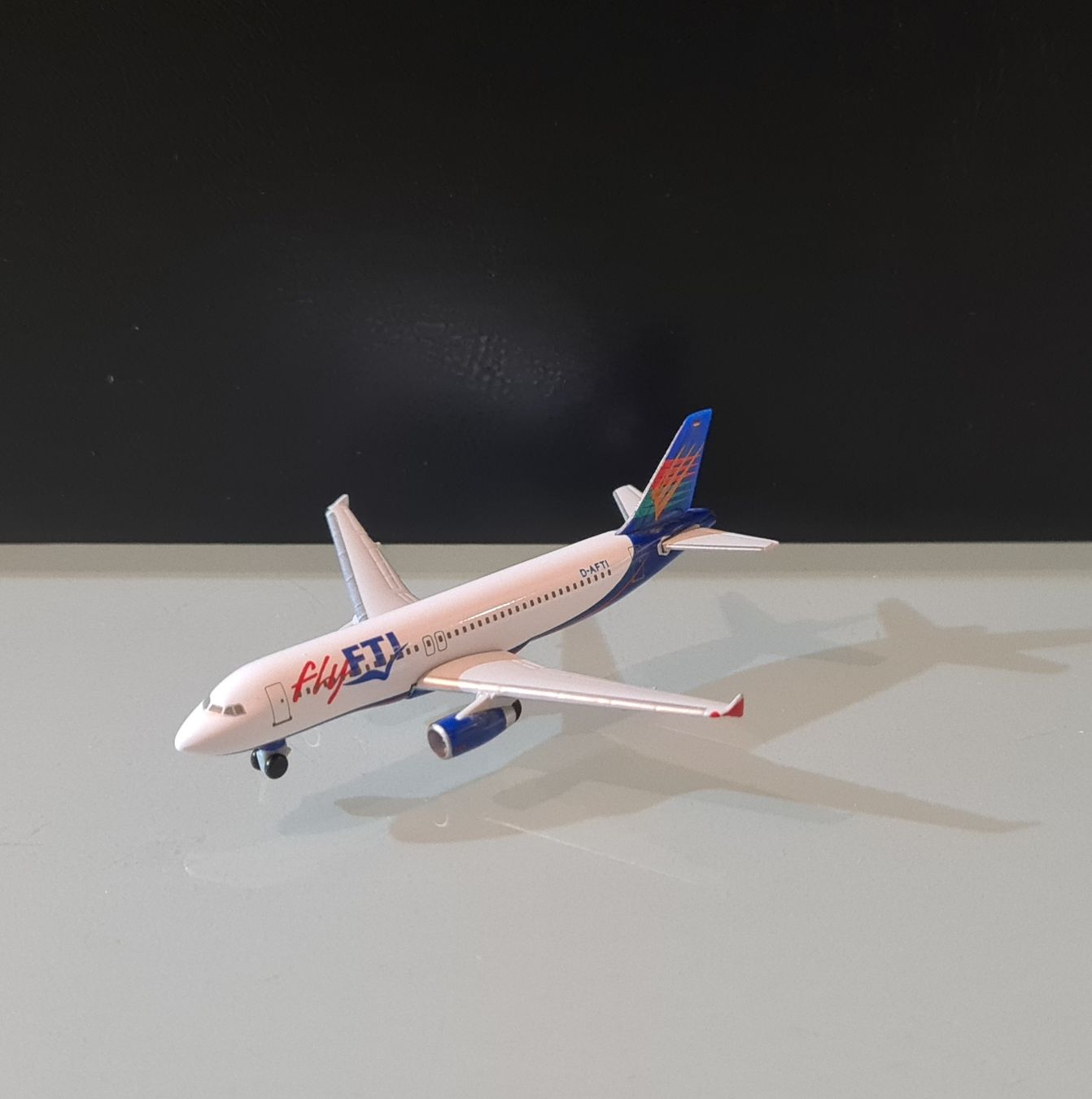 Herpa Kit di modellismo & Modellini statici: Herpa Fly FTI 1:500 – Usato da Uetendorf venduto da myhome12