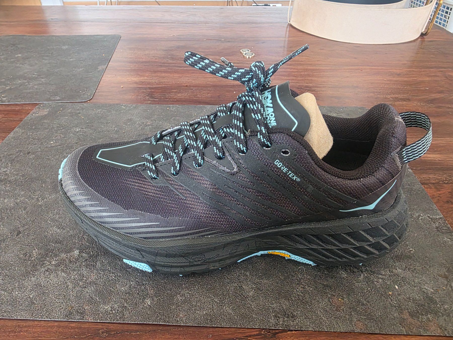 Hoka One One Chaussures femmes: NEW - Hoka Speedgoat 4 GTX- NEUVES – Neuf (Voir description) à Bulle par philgood78 2