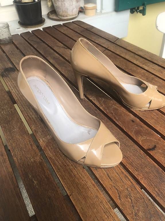 Scarpe da donna: Pumps sergio rossi 38.5 – Usato da Basel venduto da Brubaba