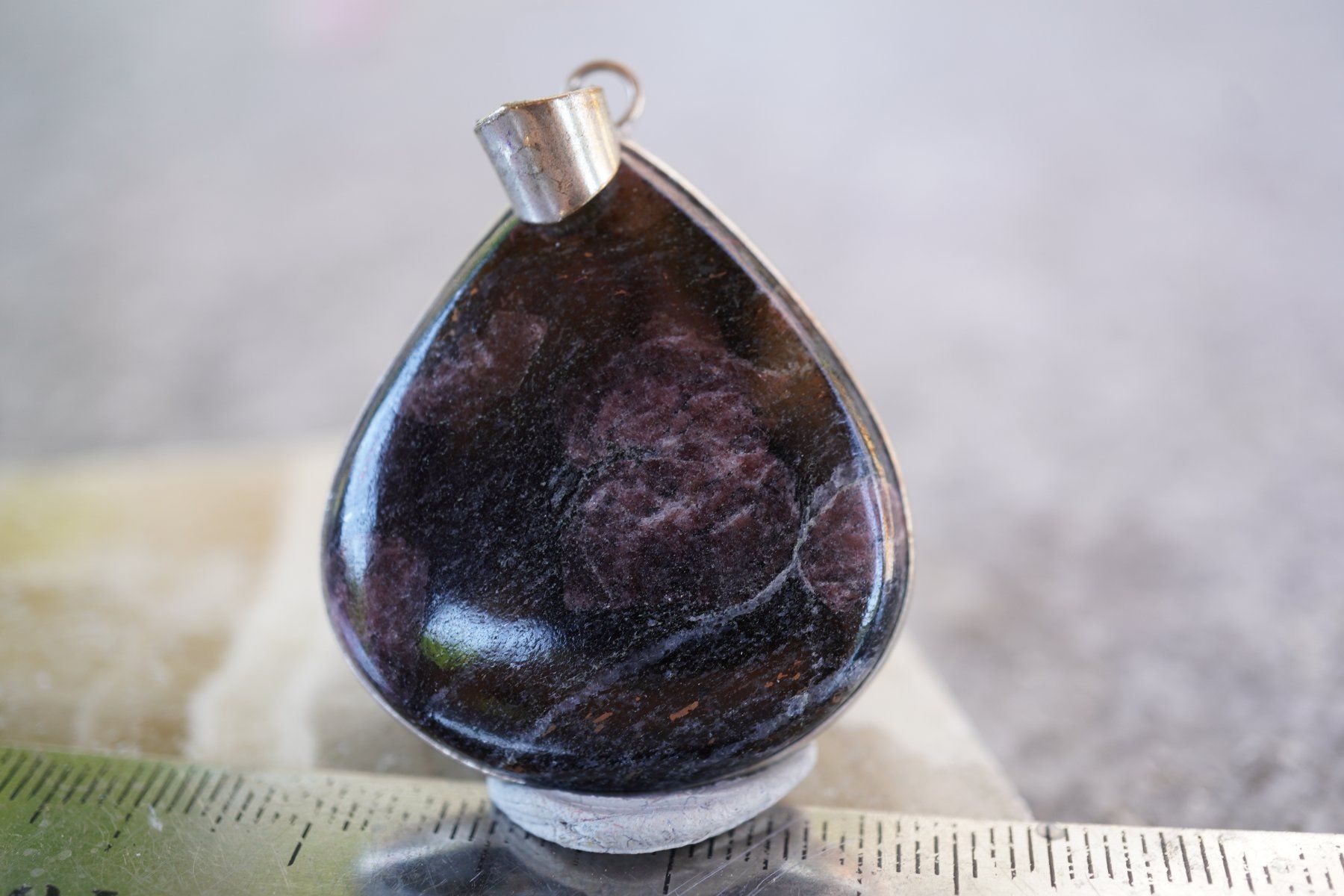 Ciondoli: Granat in Matrix        Anhänger  Räumung – Nuovo e nell'imballaggio originale da Eschenbach SG venduto da topstone 1
