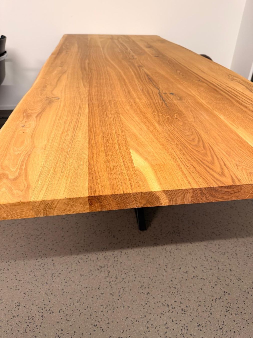 Tables: Edler Esstisch aus massiver Eiche – Neuf (Voir description) à Zunzgen par Fleksi