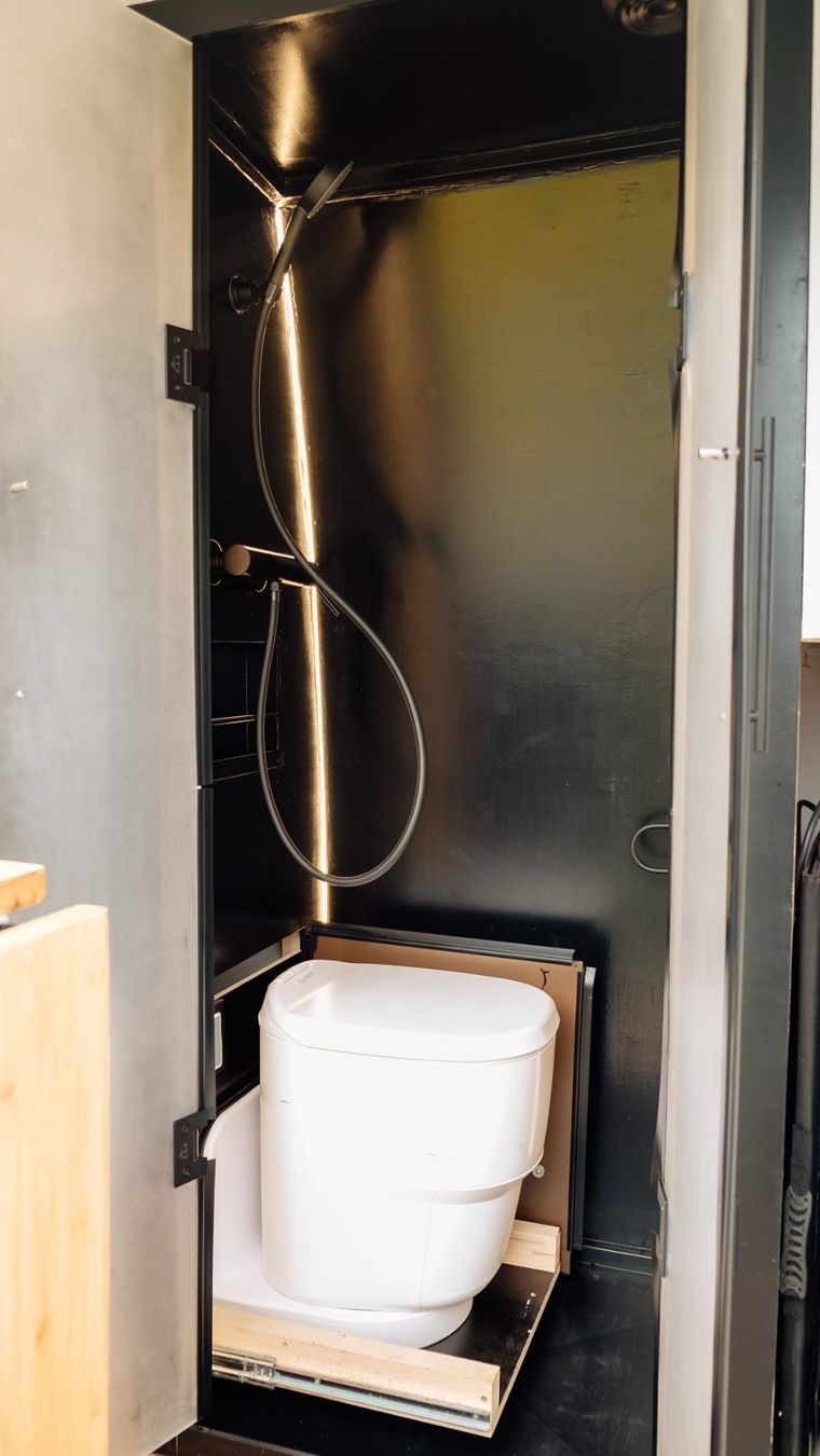 Mercedes-Benz Camping Fahrzeuge: Luxus Camper Neuer Sprinter W907: Autark Campen, Remote Work – Gebraucht aus Bern von wizotime 5