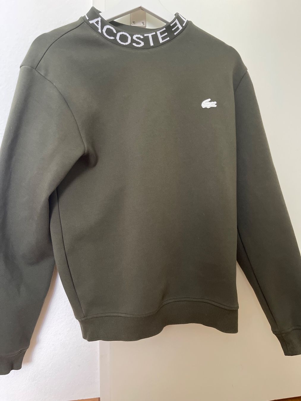 Lacoste Pullover & Sweatshirts: Olivgrüner Pullover von Lacoste Grösse S – Gebraucht aus Riehen von rom_2bhm