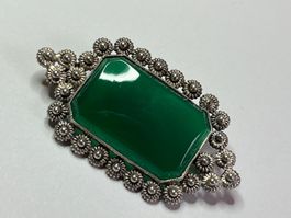 Silber Brosche mit grünem Stein