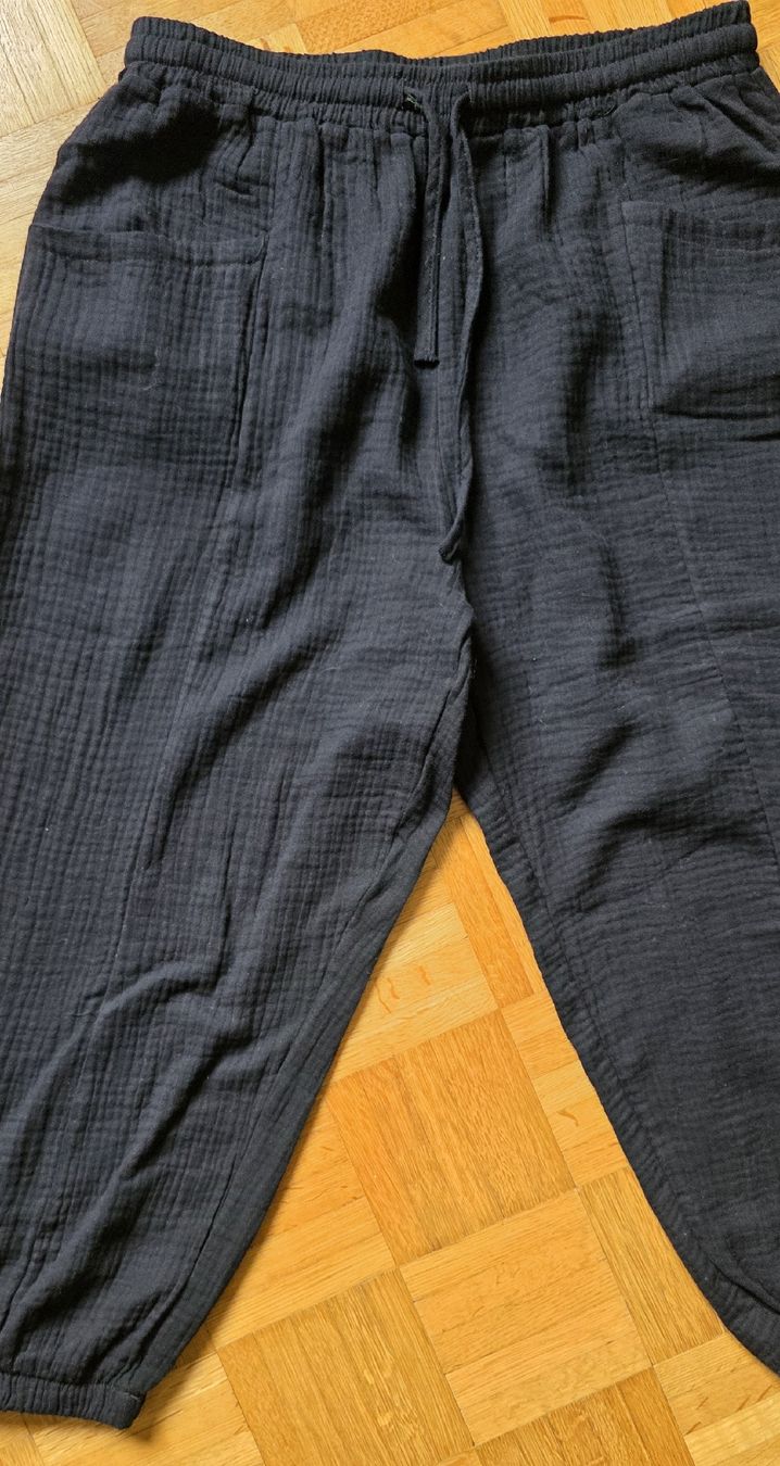 Pantaloni: Pantalon noir coton Taille L – Usato da Yverdon-les-Bains venduto da van_dq65 1