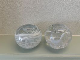 2er Set Kosta Boda Teelichthalter „White Swirl“