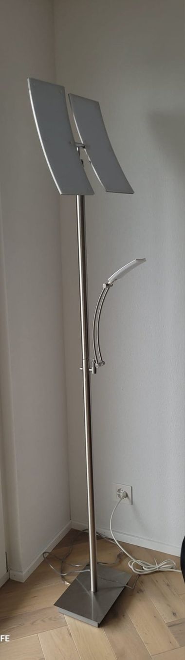 Livique Lampade: Stehlampe aus Metall mit LED – Usato da Meisterschwanden venduto da Bady05
