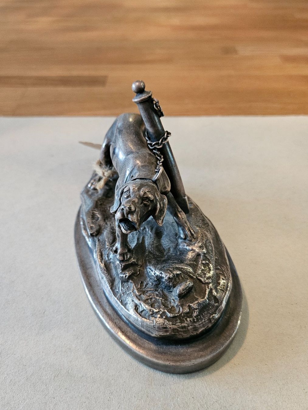 Sculture & Statue: ANTIKER  HUND AUF SOCKEL VERSILBERT – Usato da Locarno venduto da ICARO8 1
