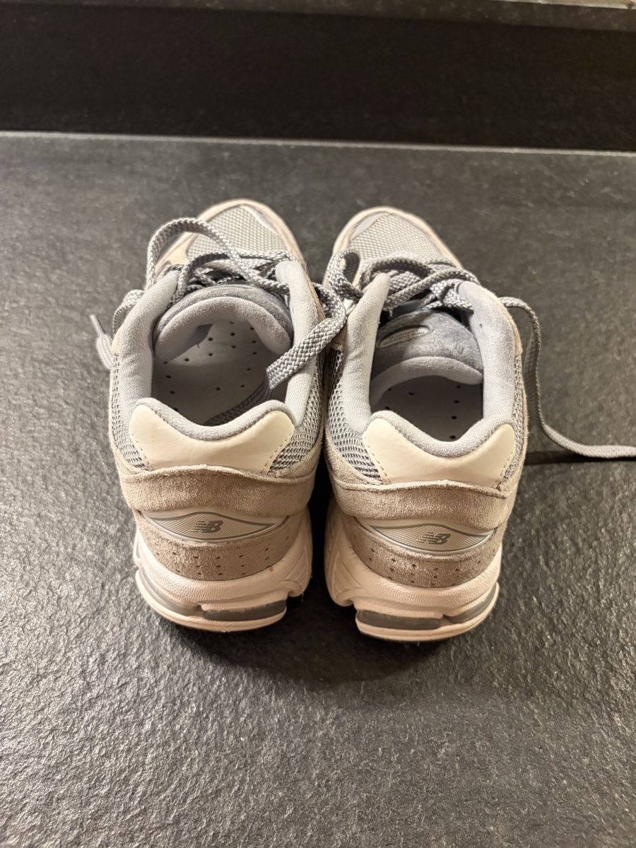 New Balance Scarpe da donna: New Balance 2002R Sneaker Gr. 38.5  Grau/Beige – Usato da Oberdiessbach venduto da Chachacha95 2