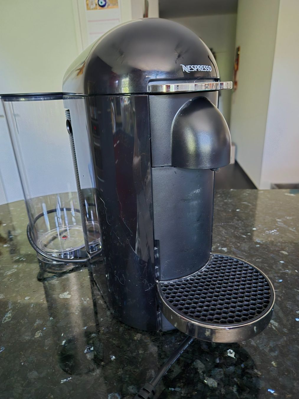 Kaffeemaschinen & Espressomaschinen: Nespresso Vertuo Kapselmaschine – Gebraucht aus Niederglatt ZH von Harvest 1