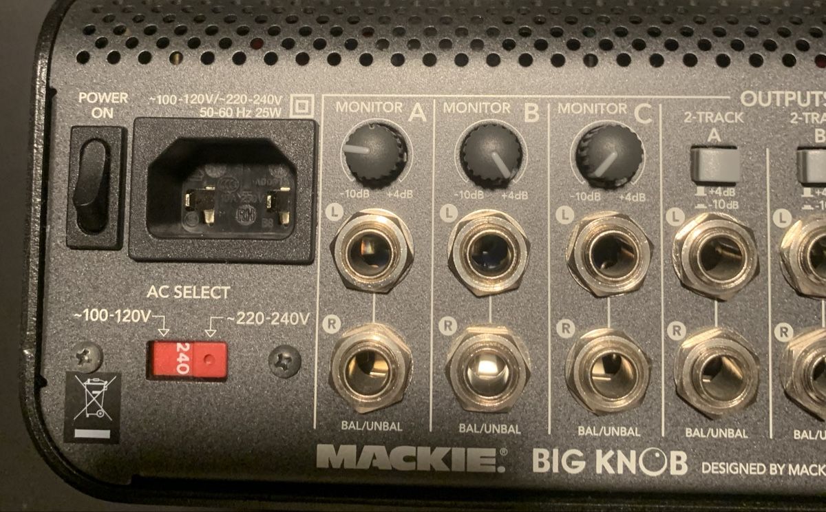 Mackie Console di mixaggio: Mackie Big Knob Studio Command System - Top Zustand! – Nuovo (secondo la descrizione) da Nussbaumen AG venduto da tob_j6yw 6