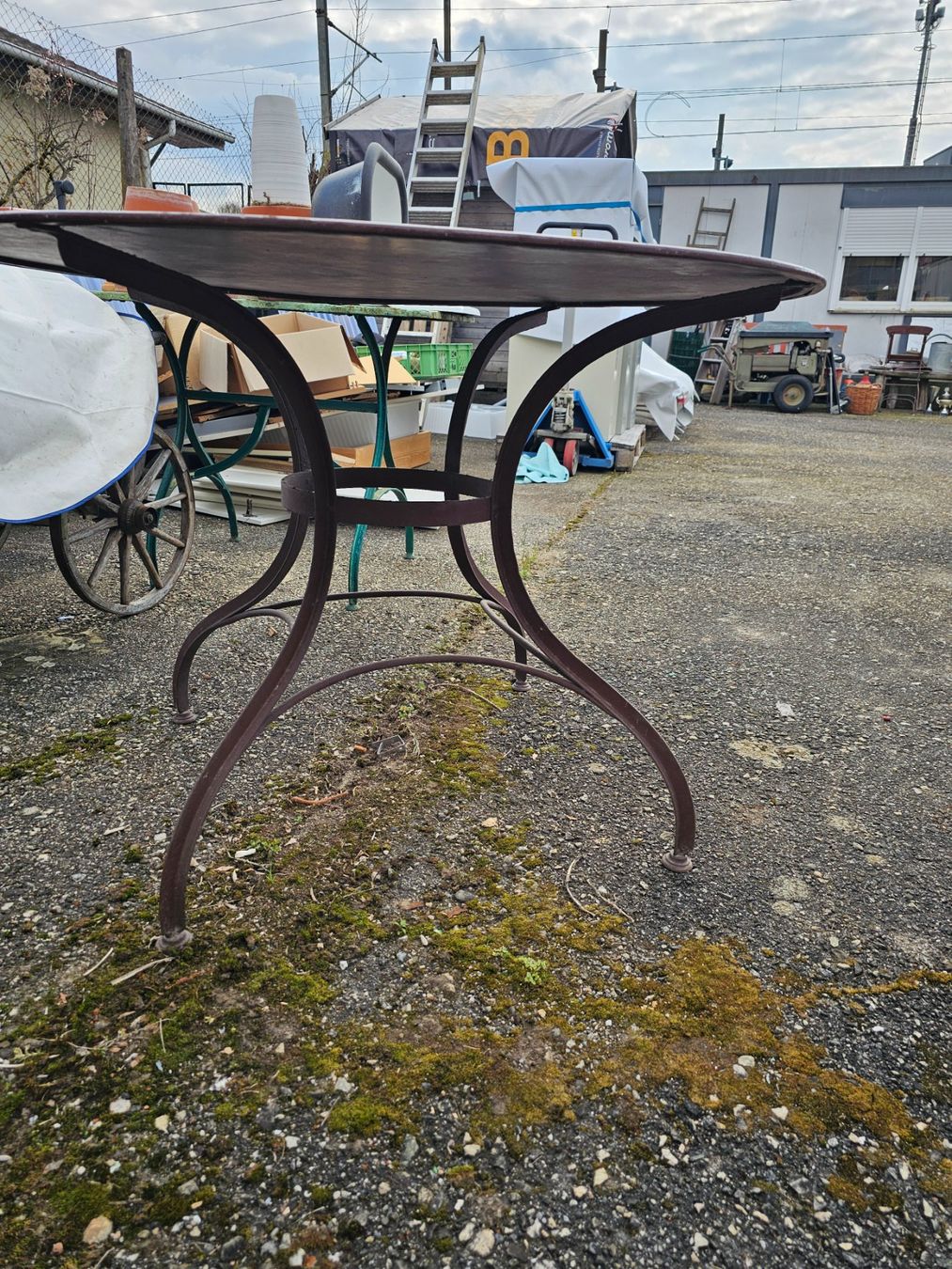 Tavoli: Metalltisch rund – Usato da Wangen bei Olten venduto da Brocki-Wangen 1
