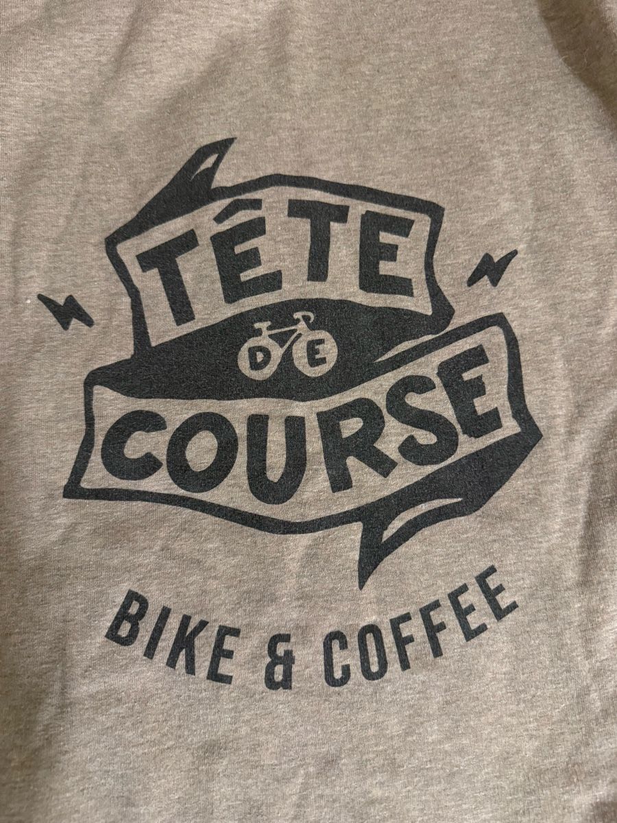 Pulls & Sweat-shirts: Pull à capuche beige  "Tête de Course" taille L – D'occasion à Nyon par vla_r5m7 1