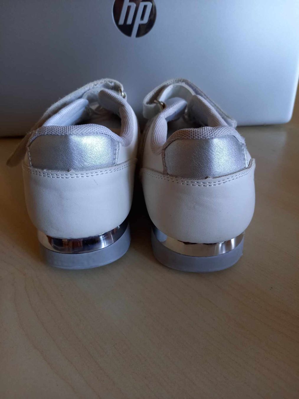 Scarpe per ragazze: Kinder Turnschuhe, weiss, Grösse 36, – Usato da Möhlin venduto da Simba4871 2