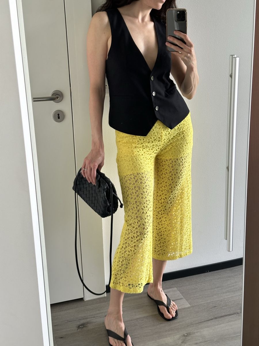 Pantaloni: Pantalon jaune en dentelle – Nuovo (secondo la descrizione) da Biel/Bienne venduto da TanyaM02