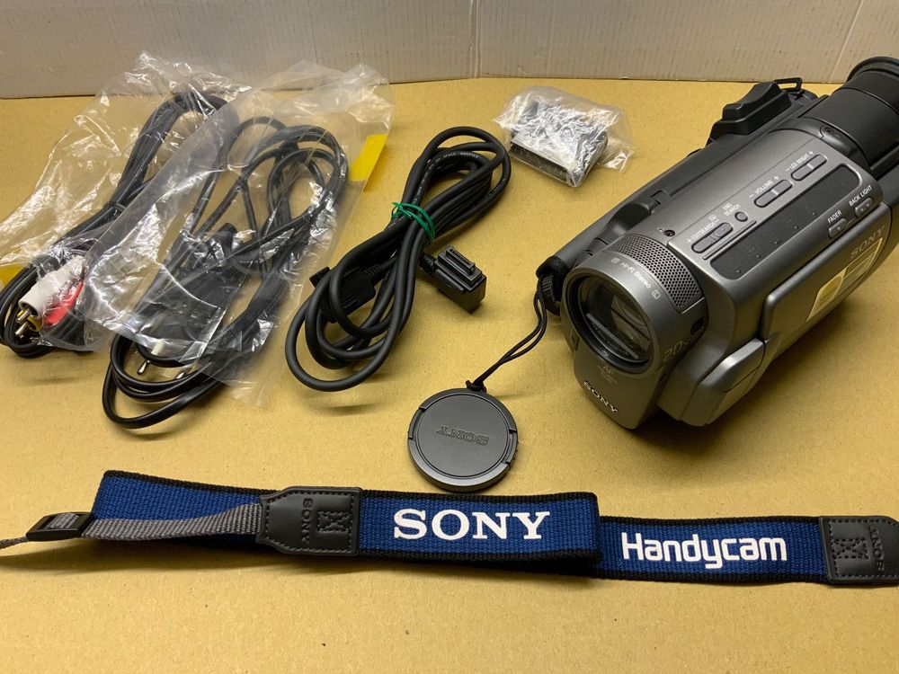 Sony Hi8 Camcorder mit Akku und Kabel, aber ohne Netzteil … Kaufen