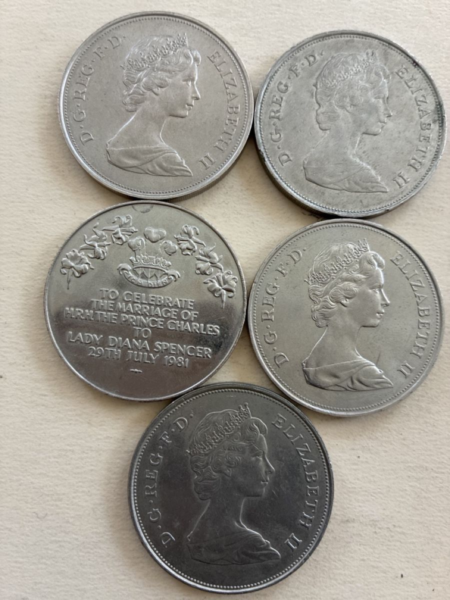 Tutti le monete: British commemorative coins  – Usato da Hittnau venduto da PfiHi01 1