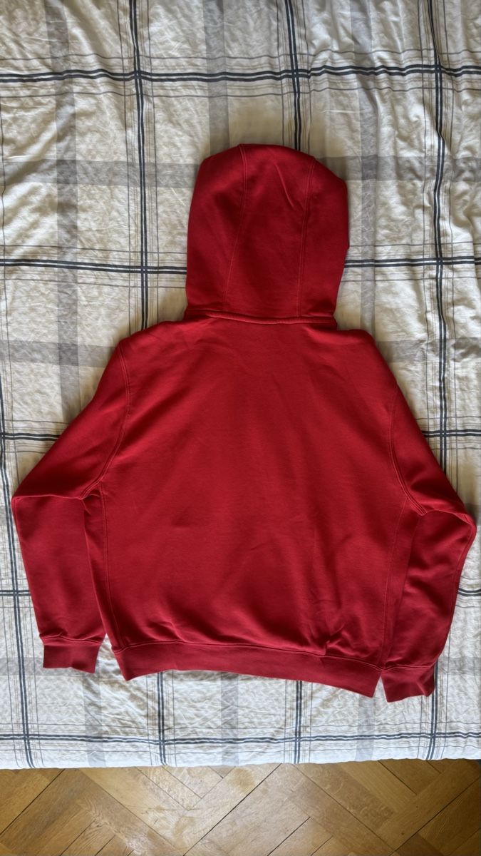 Nike Maglioni & Felpe: Sweat capuche Nike rouge taille M bon état – Usato da La Chaux-de-Fonds venduto da Ctn_Kvn 1