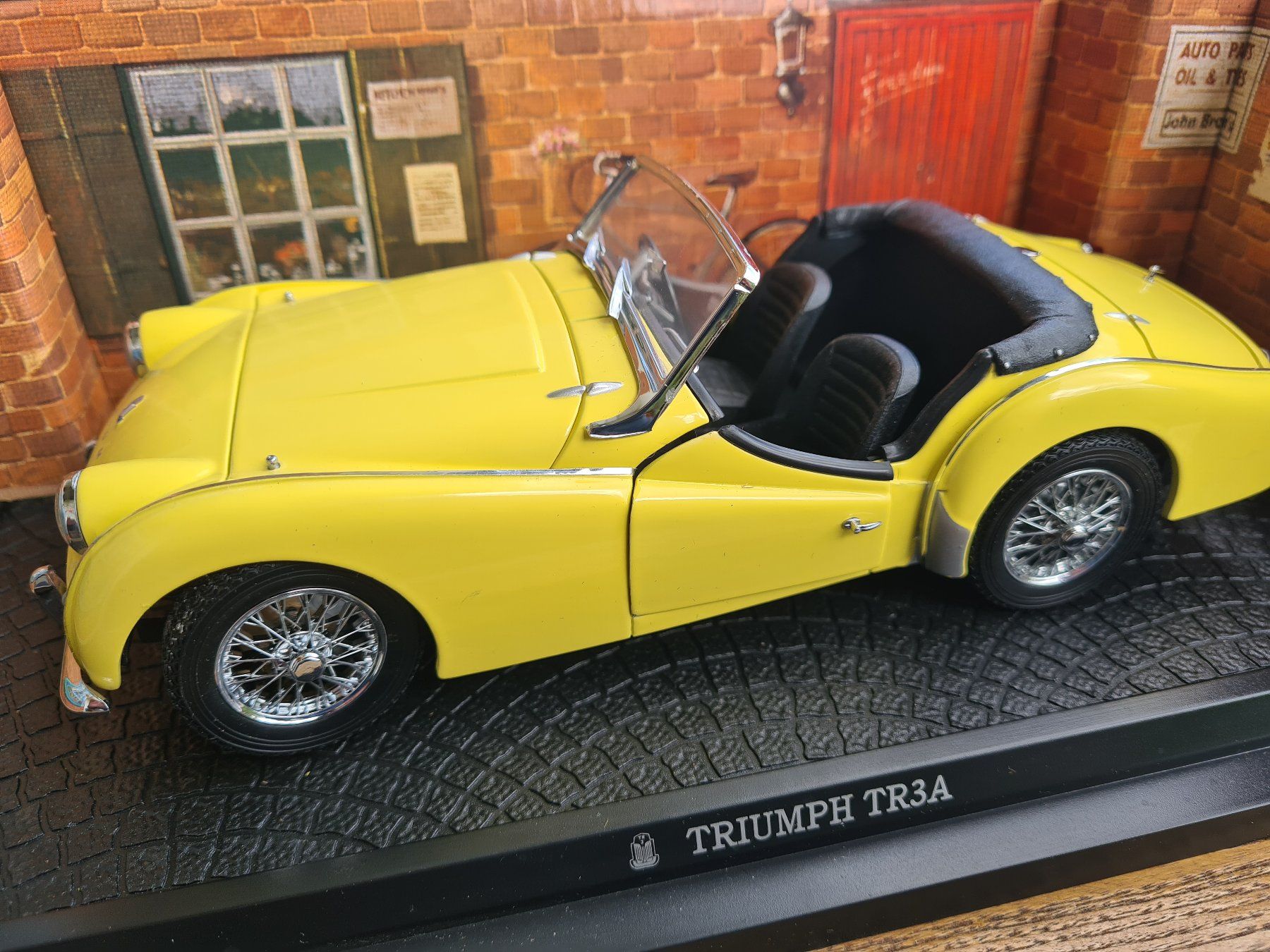 Triumph Voitures modèles: KYOSHO TRIUMPH TR3 – D'occasion à Basel par Solarbebop 1