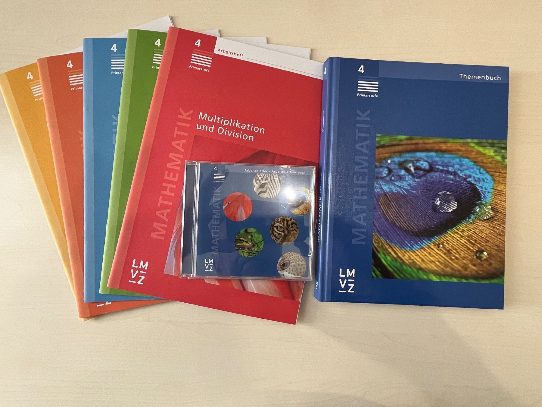 Libri: Mathematik LMVZ Primarstufe 4 LMVZ Mathematik – Usato da Elgg venduto da Messiur.T