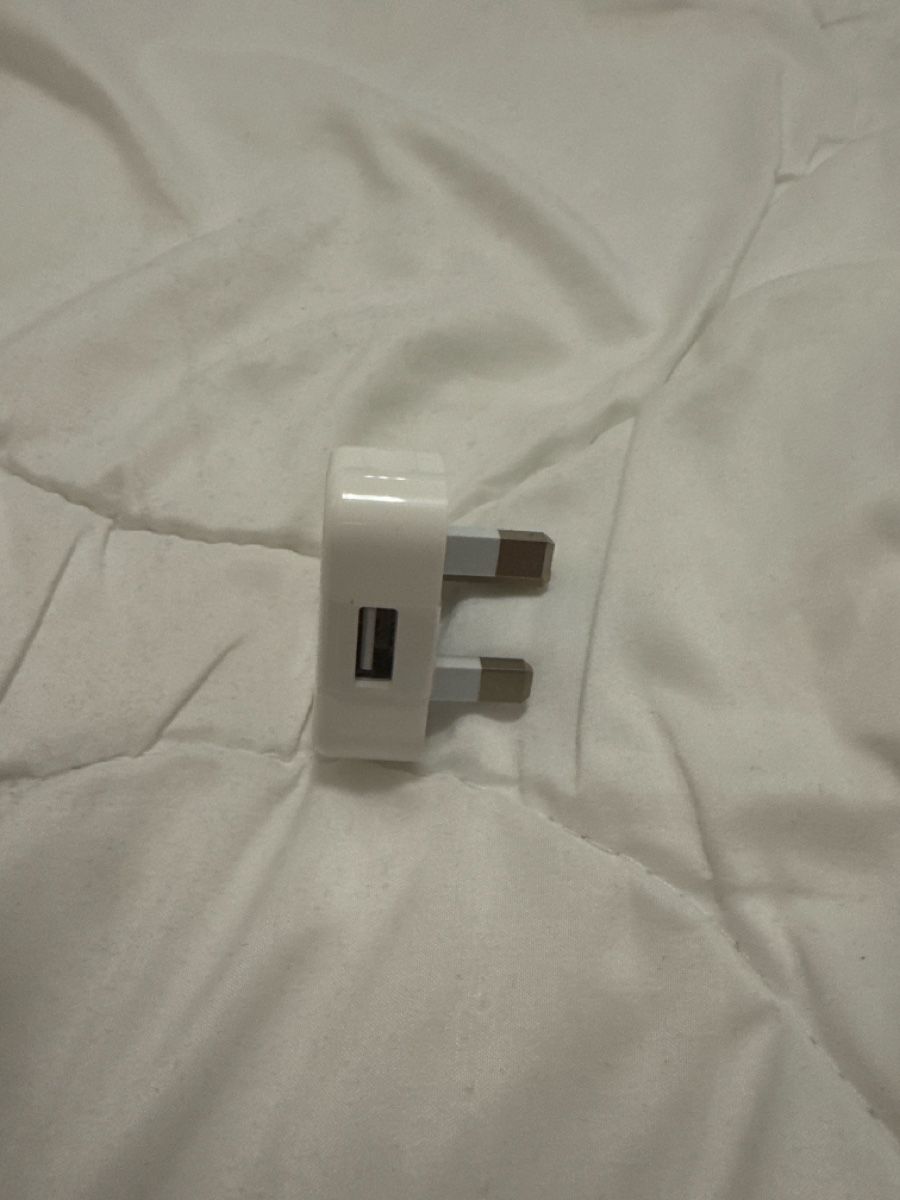 Apple Unità & Adattatore: Original Apple Adapter USB Port UK – Nuovo e nell'imballaggio originale da luzern venduto da Golfismypassion 1