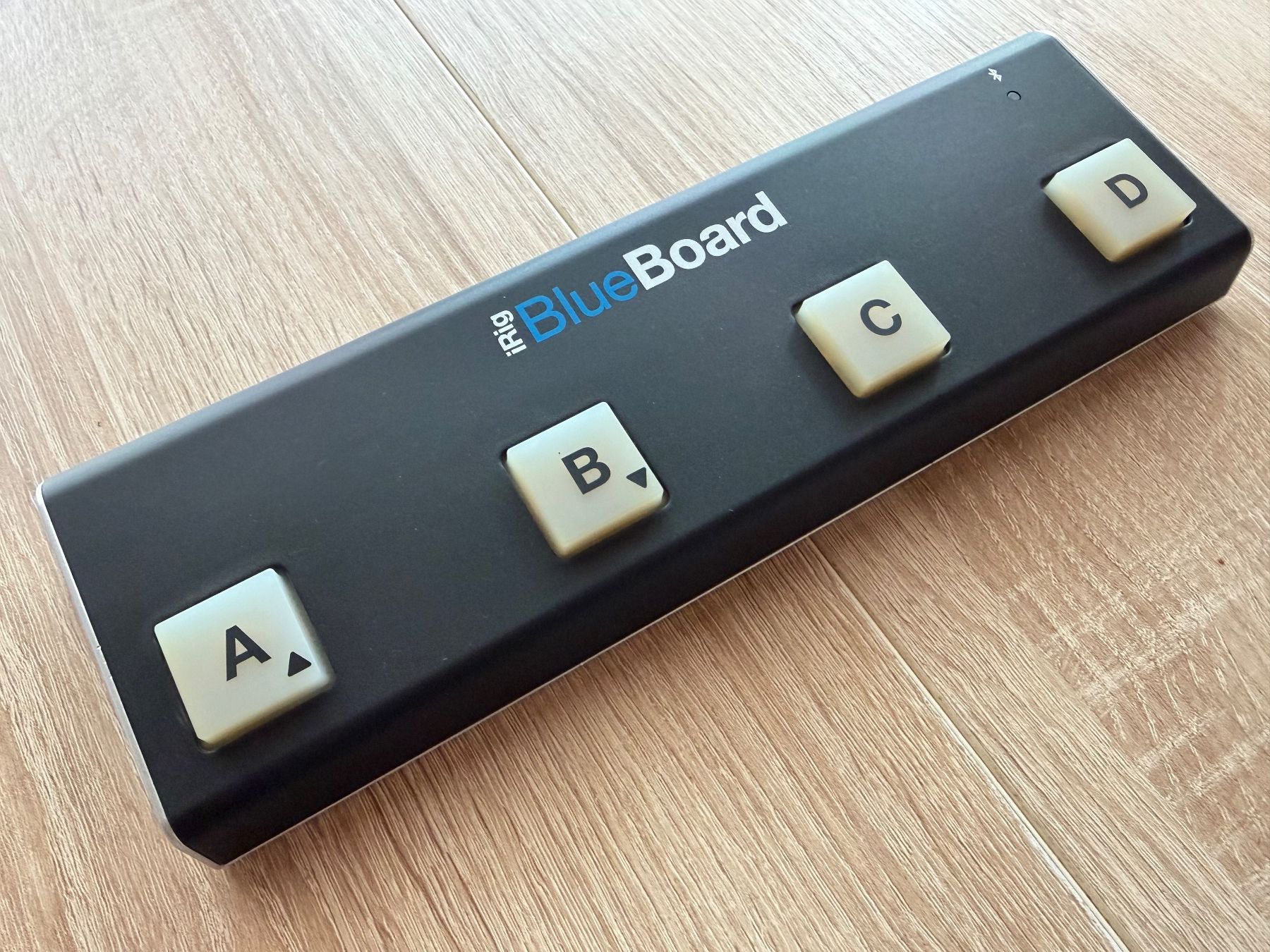 IK Multimedia Strumenti musicali: IK MULTIMEDIA IRIG BLUEBOARD MIDI SWITCH PEDAL AMPLITUBE MAC – Nuovo (secondo la descrizione) da Sion venduto da Hobby-mania 2