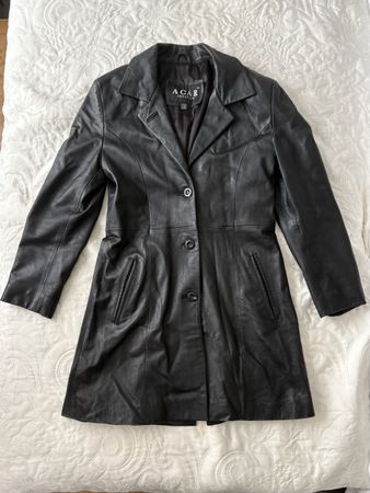 Schwarzer Ledermantel, XS
