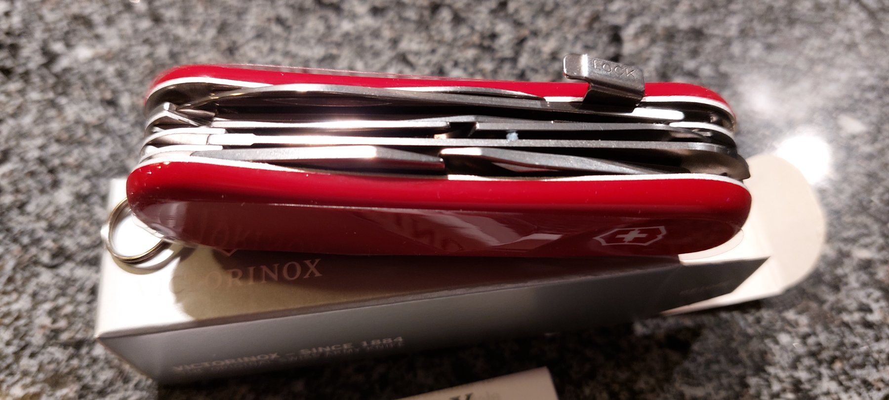 Victorinox Coltelli tascabile: Victorinox - Evolution S17 rot mit Feststellklinge! – Nuovo e nell'imballaggio originale da Rotkreuz venduto da CLASAX 2