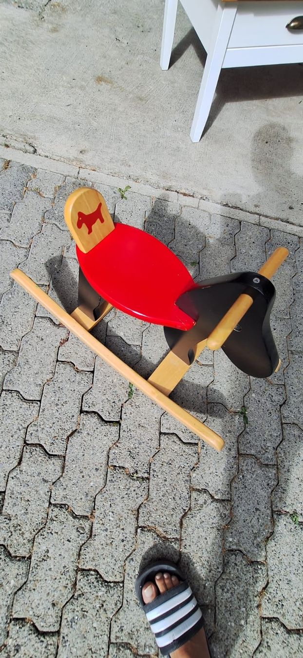 Altre altalene da giardino: Schaukelpferd Holz rot schwarz – Usato da Balsthal venduto da Leila_Luna