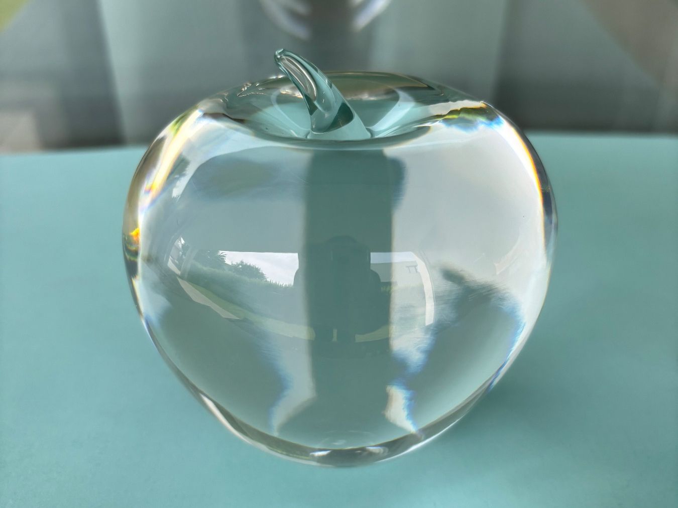 Tiffany & Co. Bicchieri: Tiffany & Co. Glass apple paperweight – Usato da Steinhausen venduto da ChromeVintage