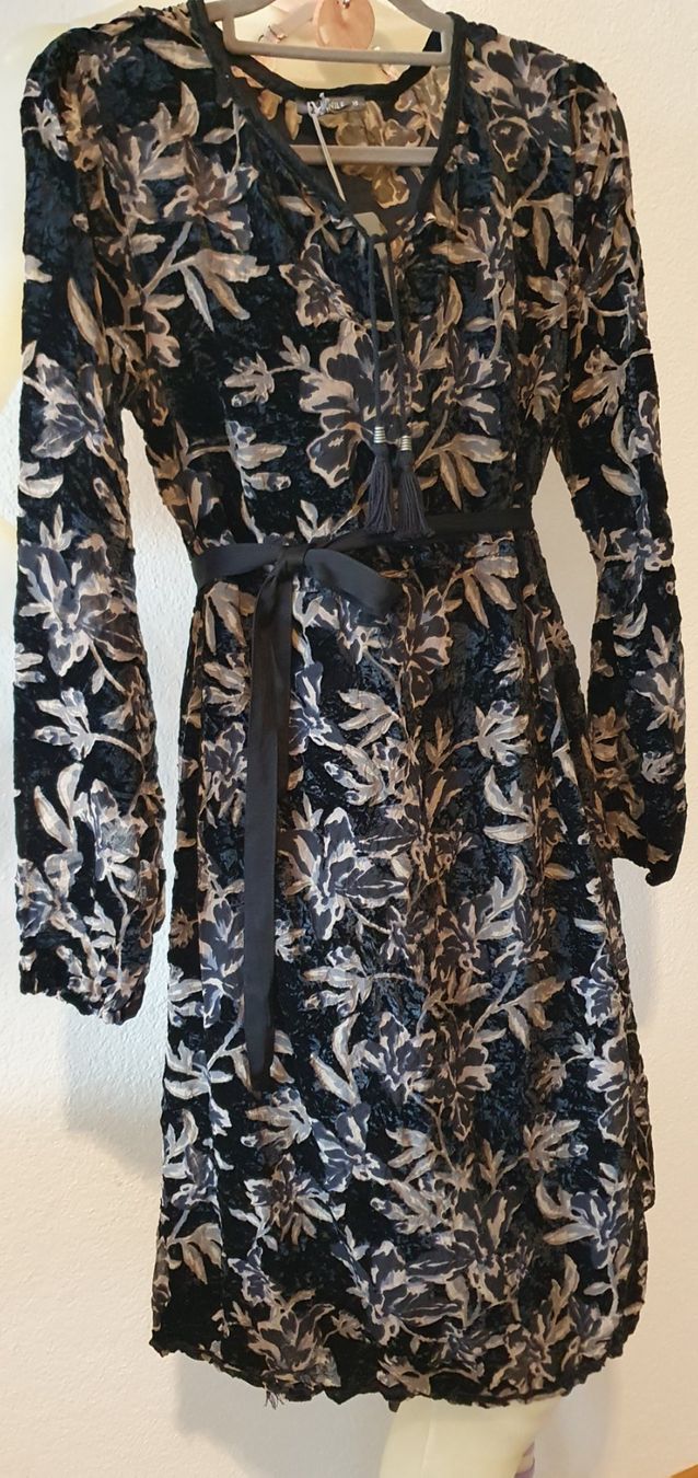 Nile Vestiti: NILE Kleid XS, NEU, Viscose – Nuovo e nell'imballaggio originale da Niederbipp venduto da fashionfuchs 1