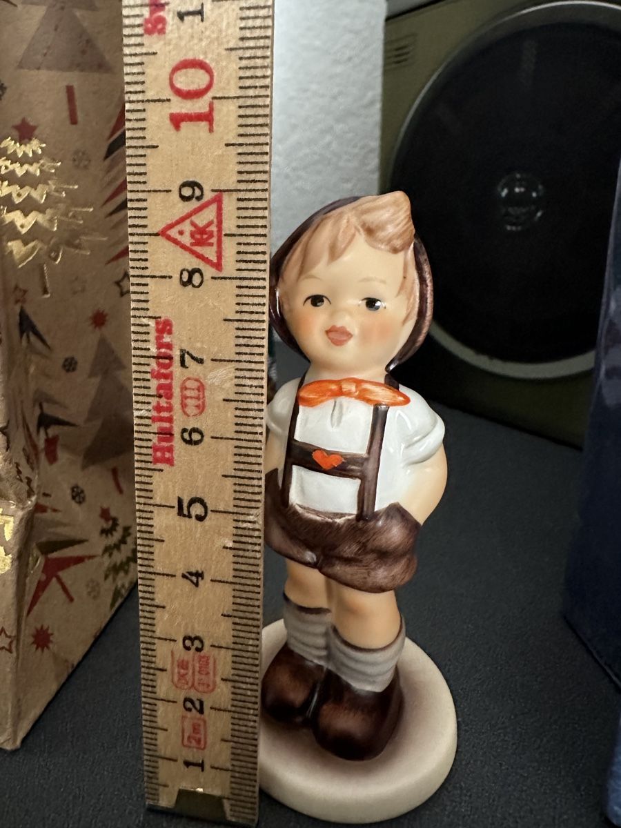 Hummel Statuette: 1994 Vintage Goebel Hummel Figur  #630 – Usato da Brig venduto da Invert 2