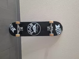 Skateboard Poor Skateboards schwarz gebrauchter Zustand