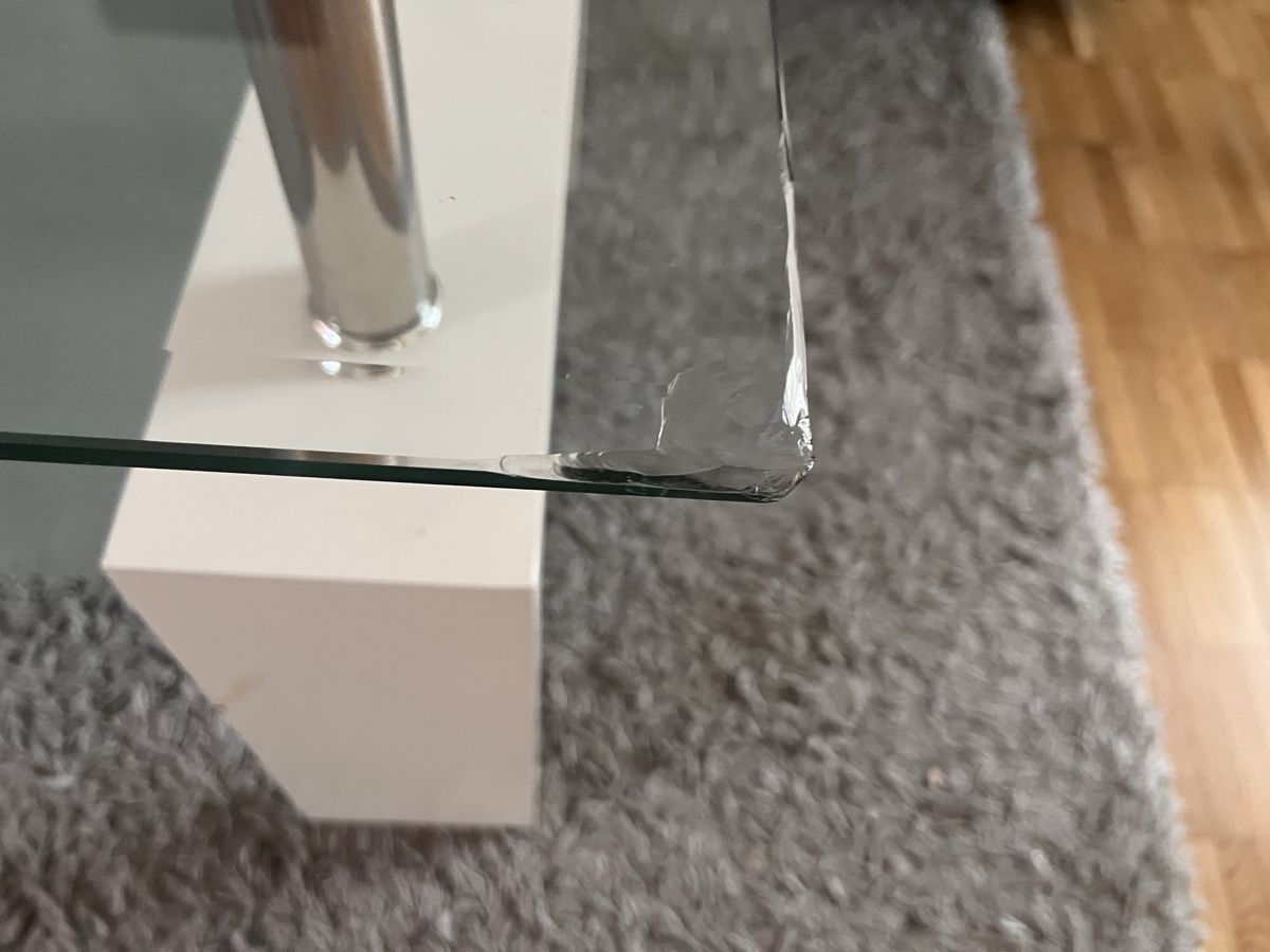 Bicchieri: Glass coffee table with shelf white base

47 – Usato da Zürich venduto da den_df8w 2