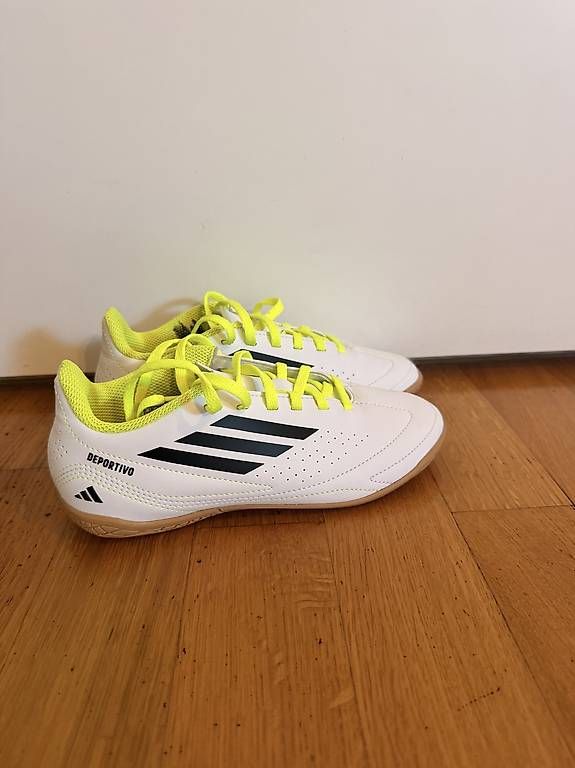 Adidas Schuhe für Jungen: Adidas Hallenschuhe 35 – Gebraucht aus Luzern von e_r_s98p