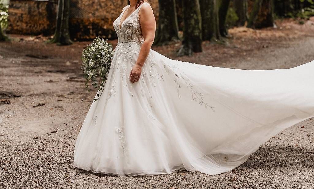 Robes: Traumhaftes Brautkleid mit Glitzer – D'occasion à Bolligen par cwe_6kjl 1