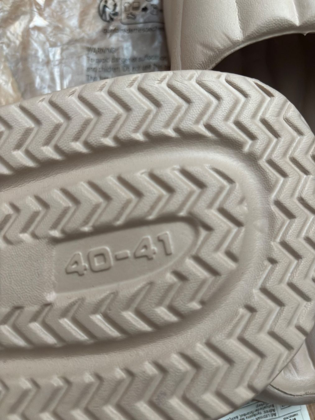 Scarpe da uomo: Komfort-Hausschuhe Sand, Grösse 40-41 – Nuovo e nell'imballaggio originale da Sonterswil venduto da VD-Service 2