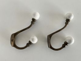 2 Garderoben-Haken aus Metall mit Keramik Knauf