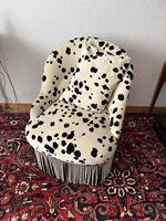 Kleines Sofa mit Muster