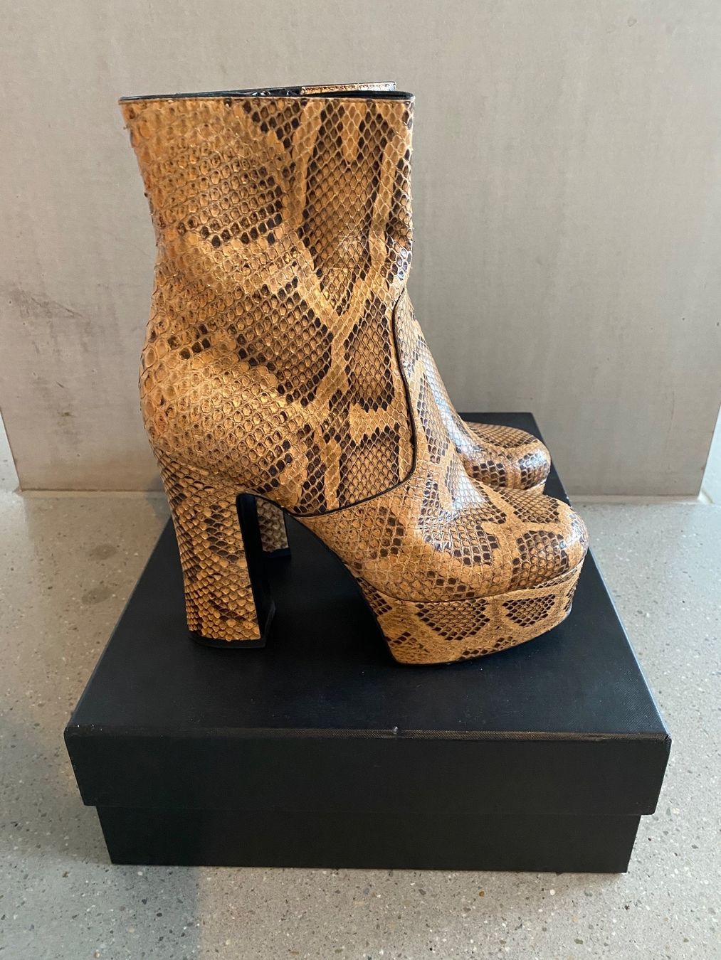 Saint Laurent Chaussures femmes: Candy Stiefeletten von Saint Laurent,  Grösse 37.5 – Neuf avec emballage d'origine à Zürich par dudeli83 2